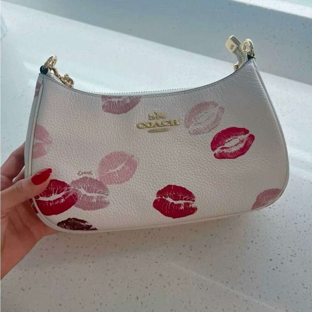 IN SEARCH OF coach kiss mark print bag and wallet
